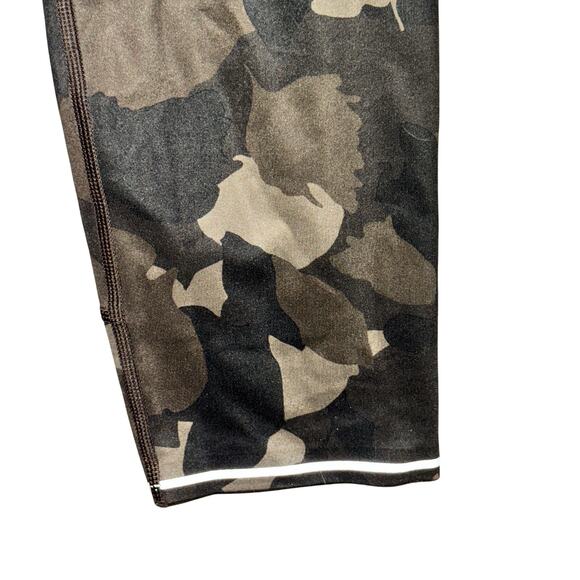 Athleta Run Free Camo 7/8 Tight Womens Size LP Petite Green High Rise Zip Pocket - Picture 2 of 8